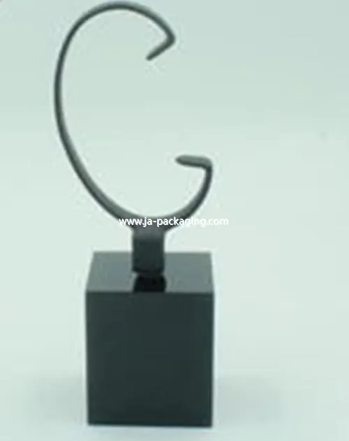 Črni obroček črne gume